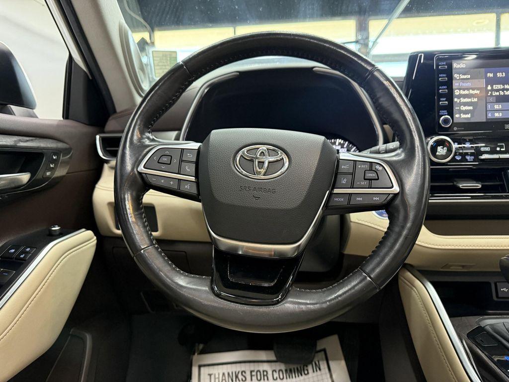 used 2020 Toyota Highlander Hybrid car, priced at $31,900