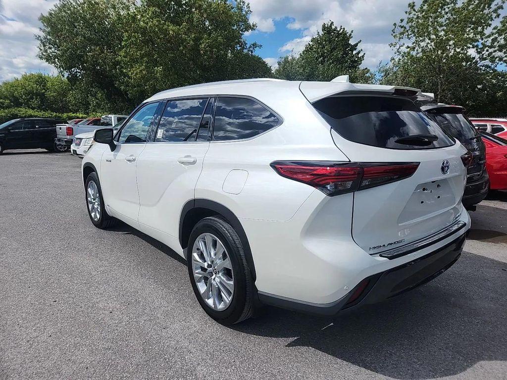 used 2020 Toyota Highlander Hybrid car, priced at $31,900