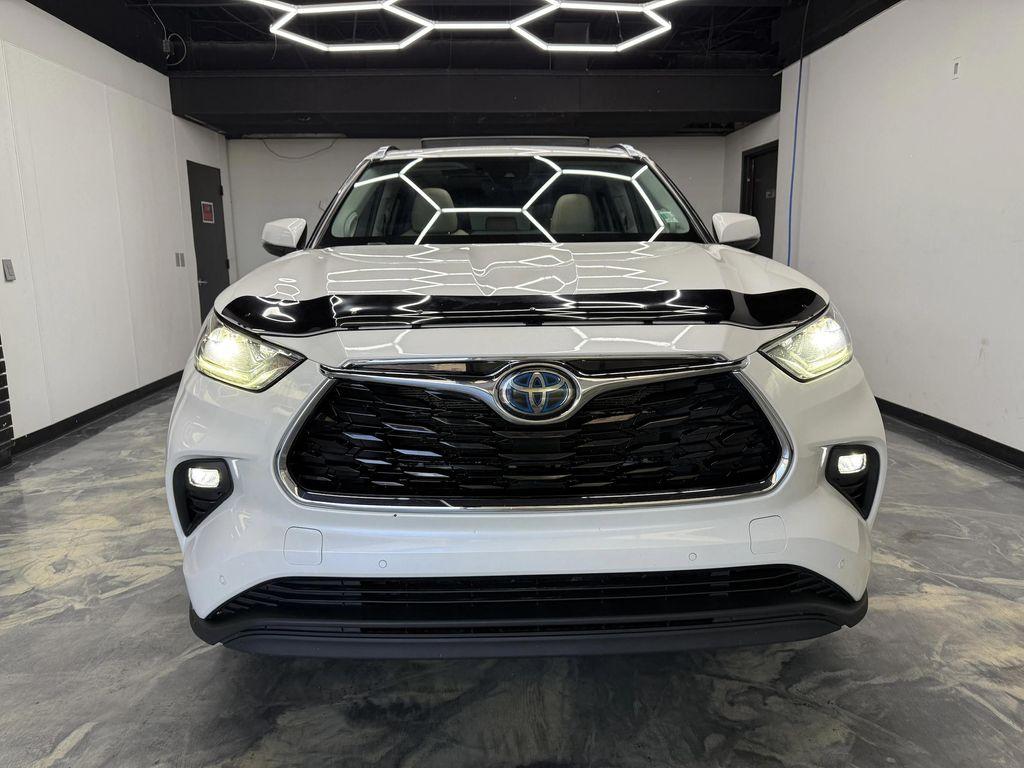 used 2020 Toyota Highlander Hybrid car, priced at $31,900