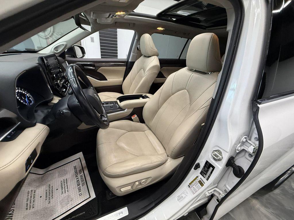 used 2020 Toyota Highlander Hybrid car, priced at $31,900