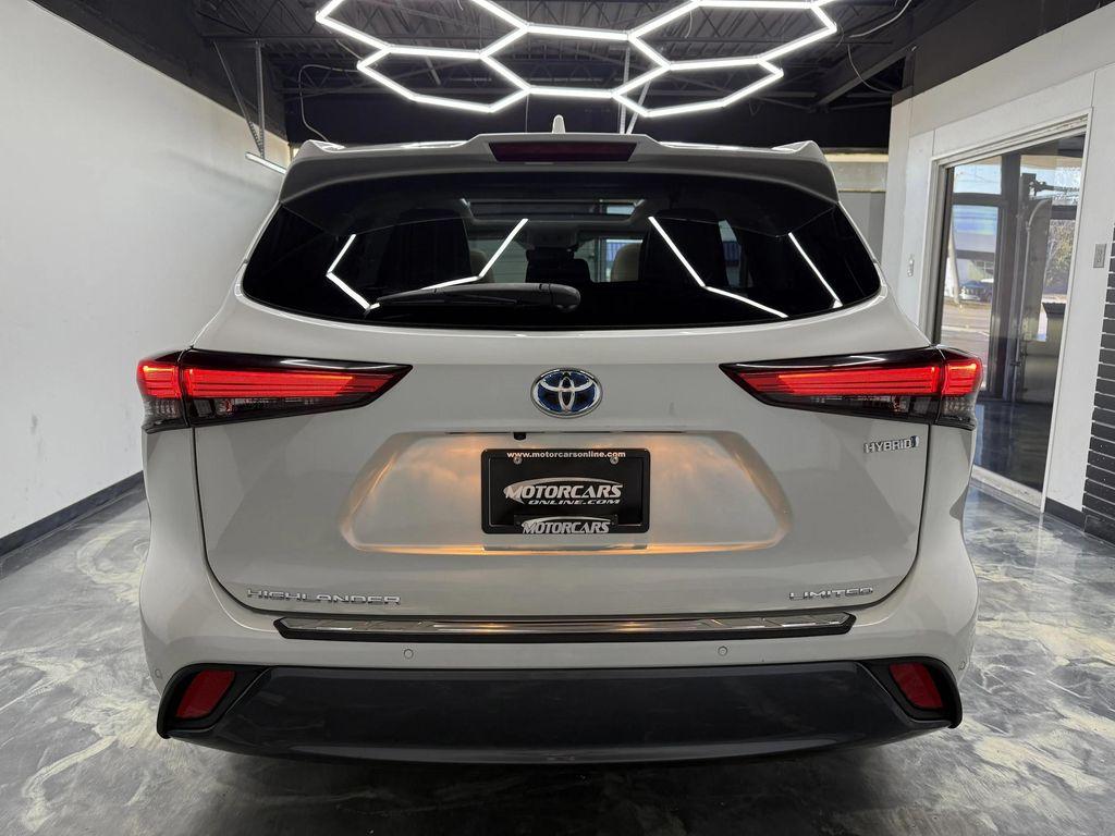used 2020 Toyota Highlander Hybrid car, priced at $31,900