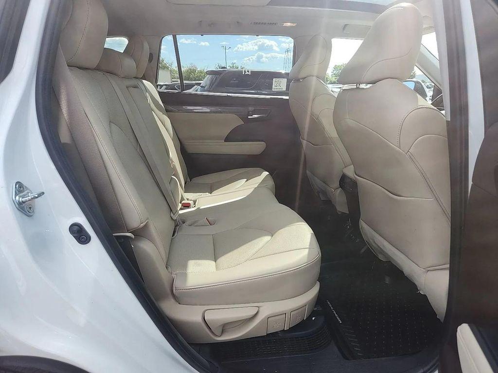 used 2020 Toyota Highlander Hybrid car, priced at $31,900