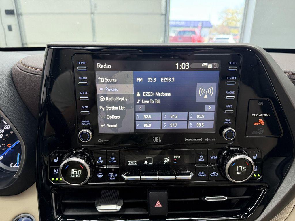 used 2020 Toyota Highlander Hybrid car, priced at $31,900