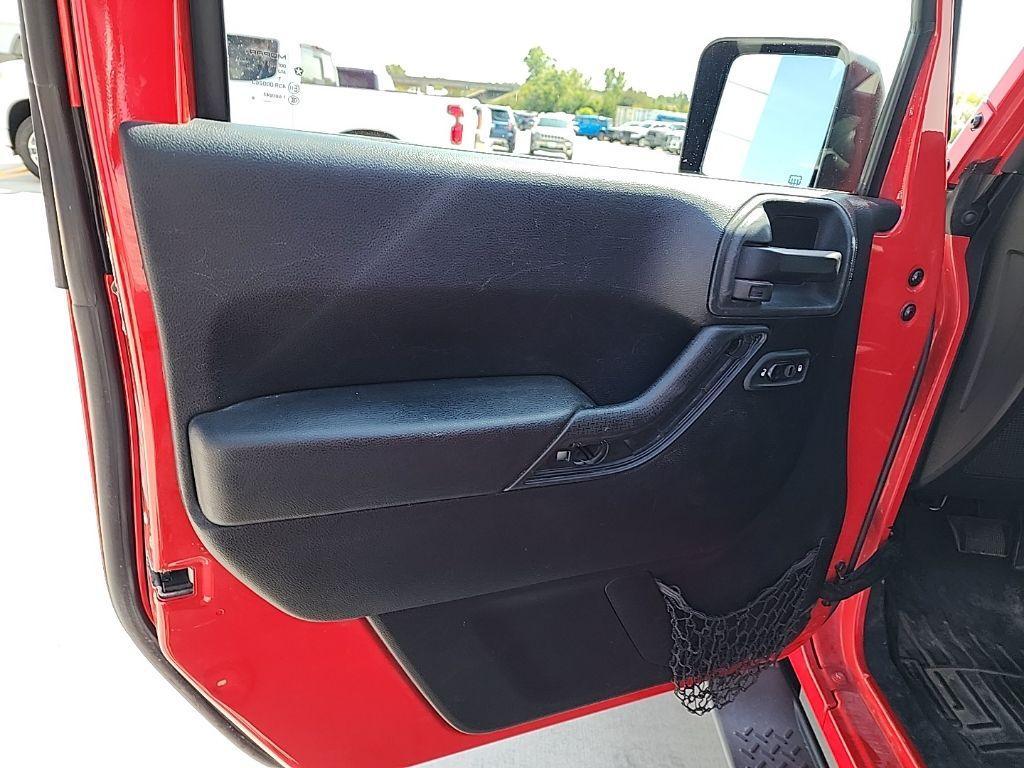 used 2015 Jeep Wrangler Unlimited car, priced at $18,518