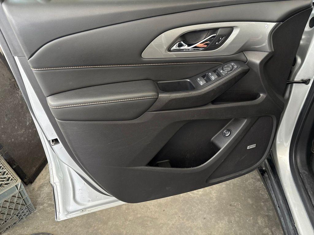 used 2021 Chevrolet Traverse car, priced at $21,131