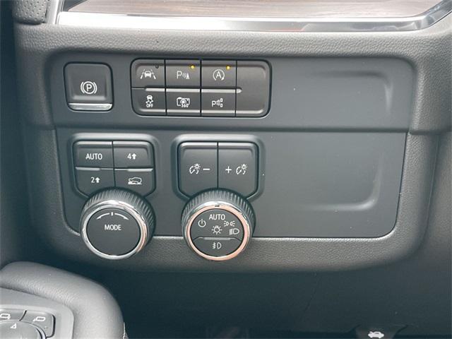 new 2025 Chevrolet Suburban car, priced at $84,090