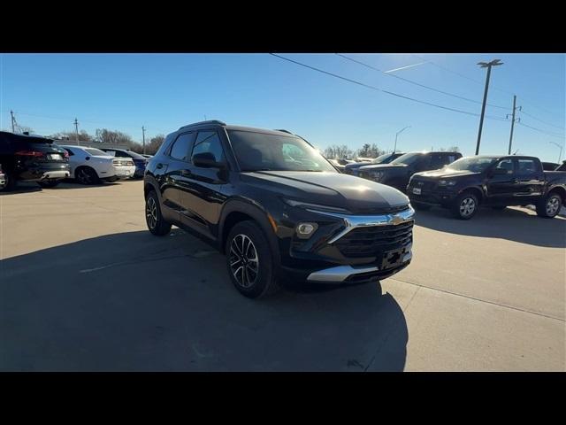 new 2025 Chevrolet TrailBlazer car, priced at $27,048