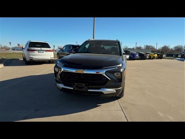 new 2025 Chevrolet TrailBlazer car, priced at $27,048