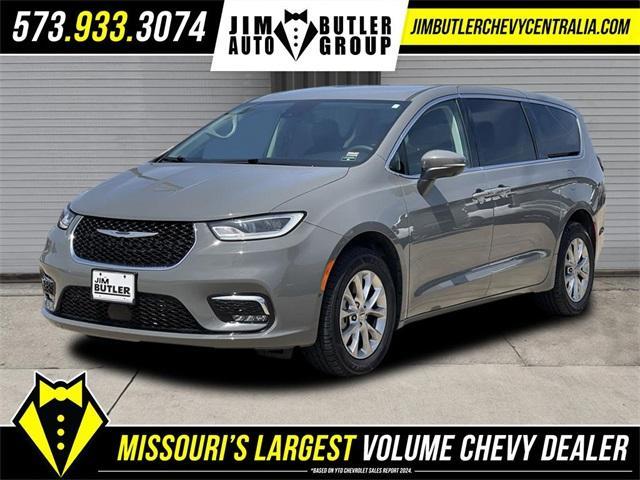 used 2023 Chrysler Pacifica car, priced at $35,958