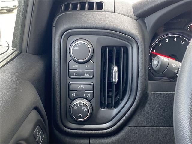 new 2024 Chevrolet Silverado 1500 car, priced at $41,901