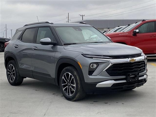 new 2025 Chevrolet TrailBlazer car, priced at $27,048