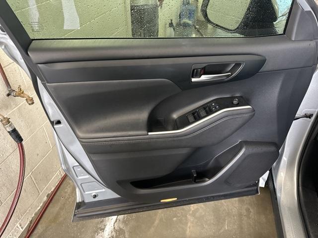 used 2021 Toyota Highlander car, priced at $34,490