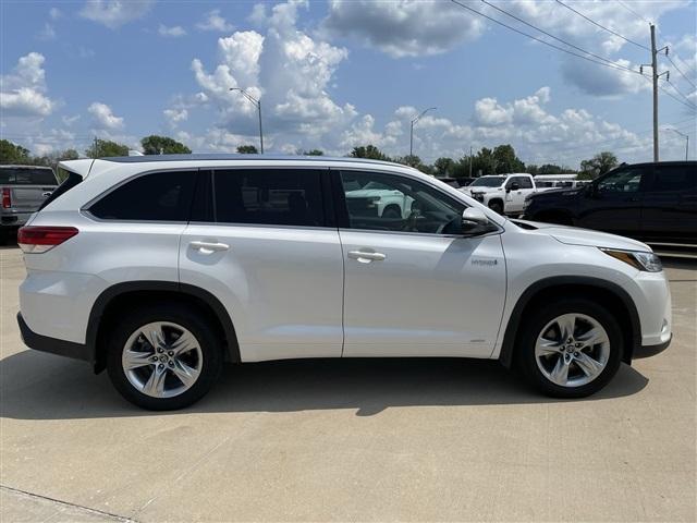 used 2017 Toyota Highlander Hybrid car, priced at $20,000