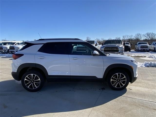 new 2025 Chevrolet TrailBlazer car, priced at $27,412