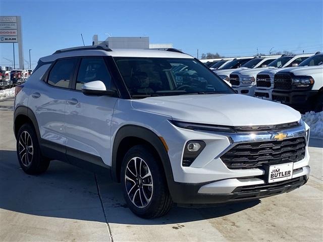 new 2025 Chevrolet TrailBlazer car, priced at $27,412