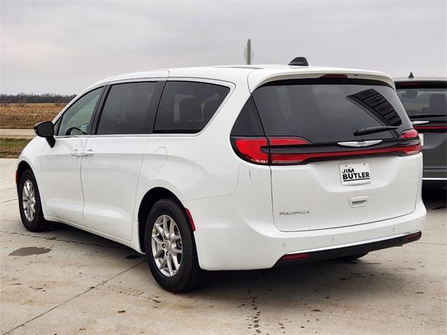 new 2025 Chrysler Pacifica car