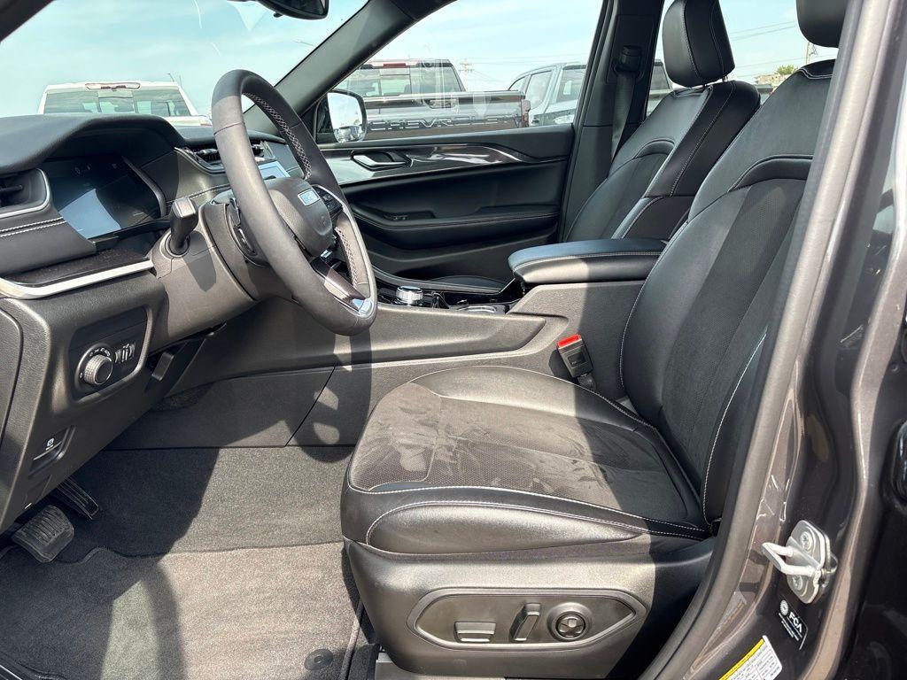 used 2023 Jeep Grand Cherokee car, priced at $35,489
