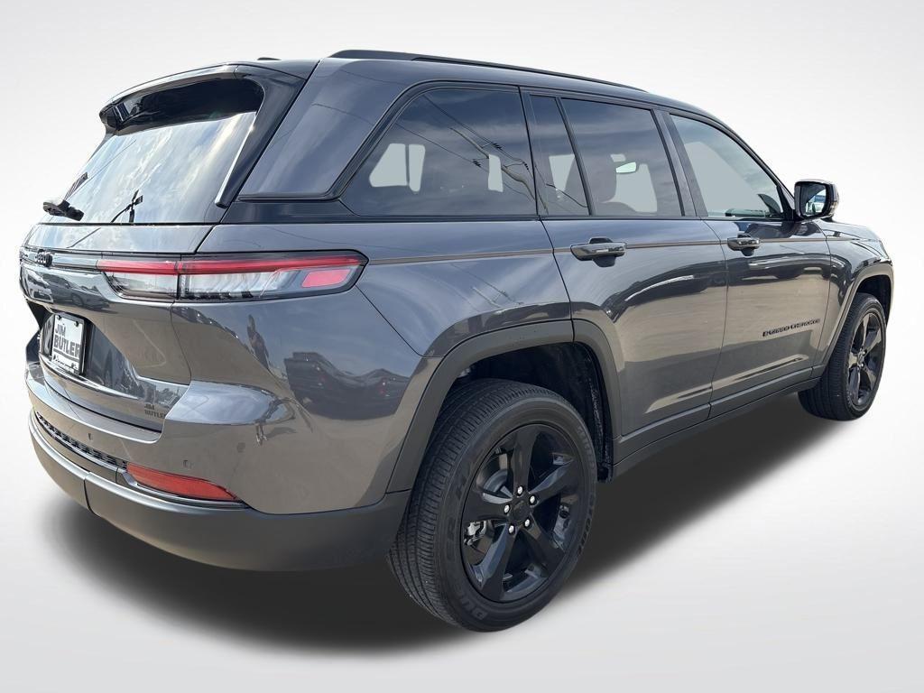 used 2023 Jeep Grand Cherokee car, priced at $35,489