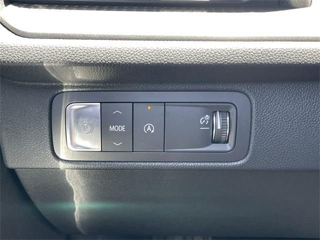 new 2025 Chevrolet Traverse car, priced at $43,195