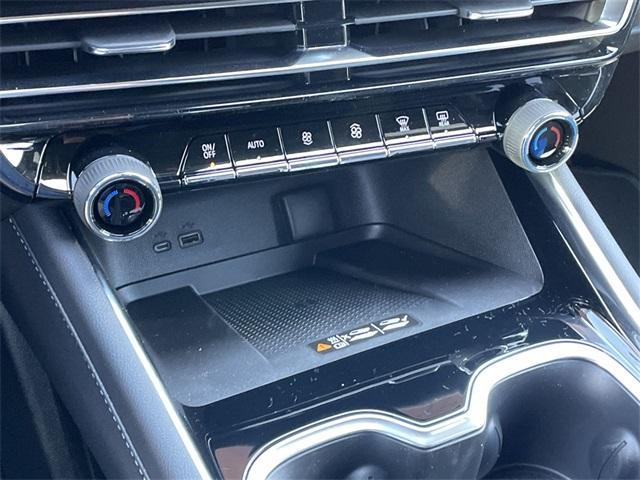new 2025 Chevrolet Traverse car, priced at $43,695