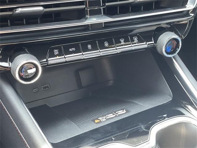 new 2025 Chevrolet Traverse car, priced at $50,440