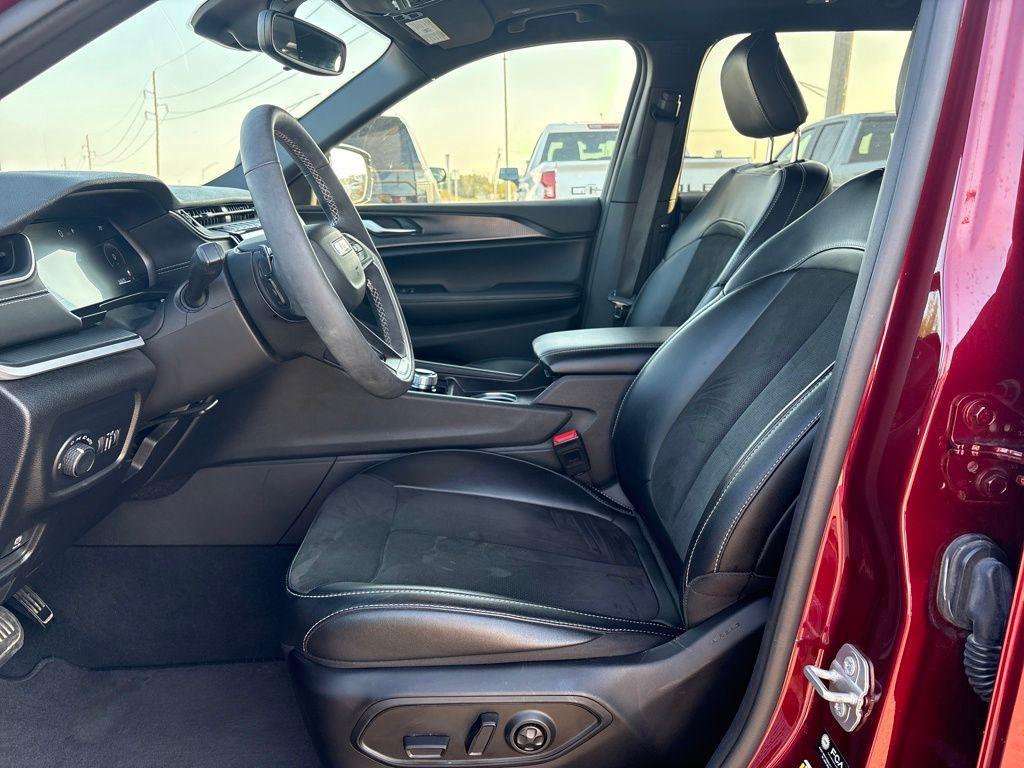 used 2025 Jeep Grand Cherokee L car, priced at $38,602