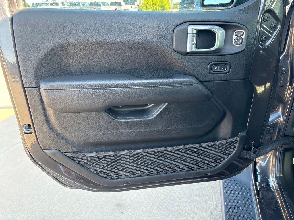 used 2022 Jeep Wrangler Unlimited car, priced at $36,327