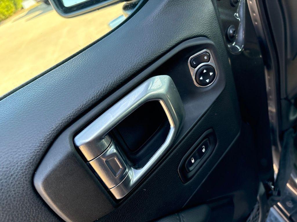used 2022 Jeep Wrangler Unlimited car, priced at $36,327