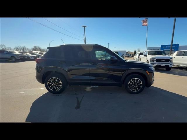 new 2025 Chevrolet TrailBlazer car, priced at $27,048