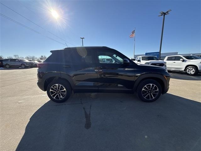 new 2025 Chevrolet TrailBlazer car, priced at $27,048