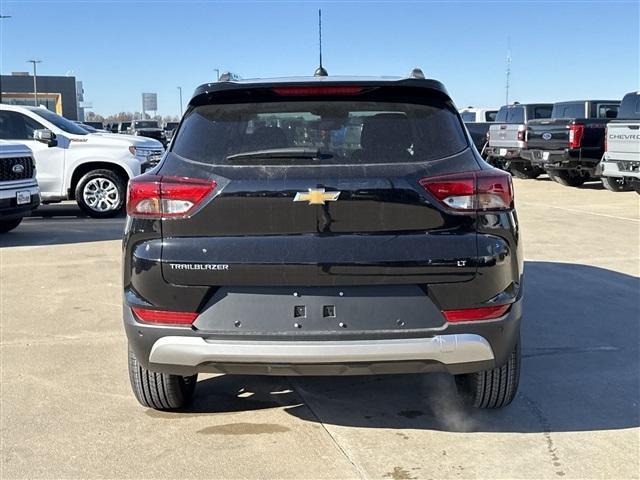 new 2025 Chevrolet TrailBlazer car, priced at $27,048