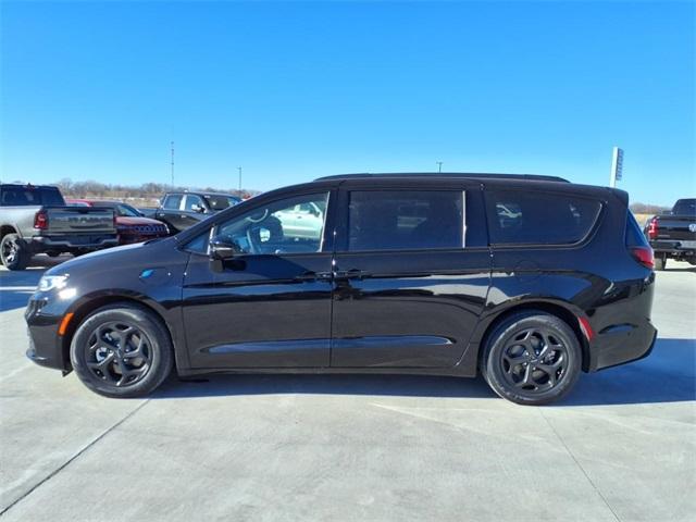 new 2024 Chrysler Pacifica Hybrid car, priced at $48,945