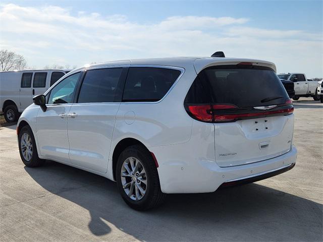 new 2024 Chrysler Pacifica car, priced at $40,984