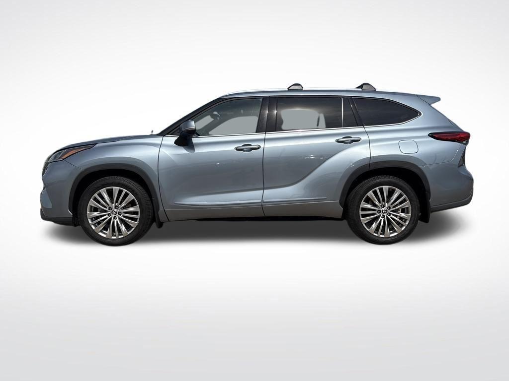 used 2023 Toyota Highlander car, priced at $42,917