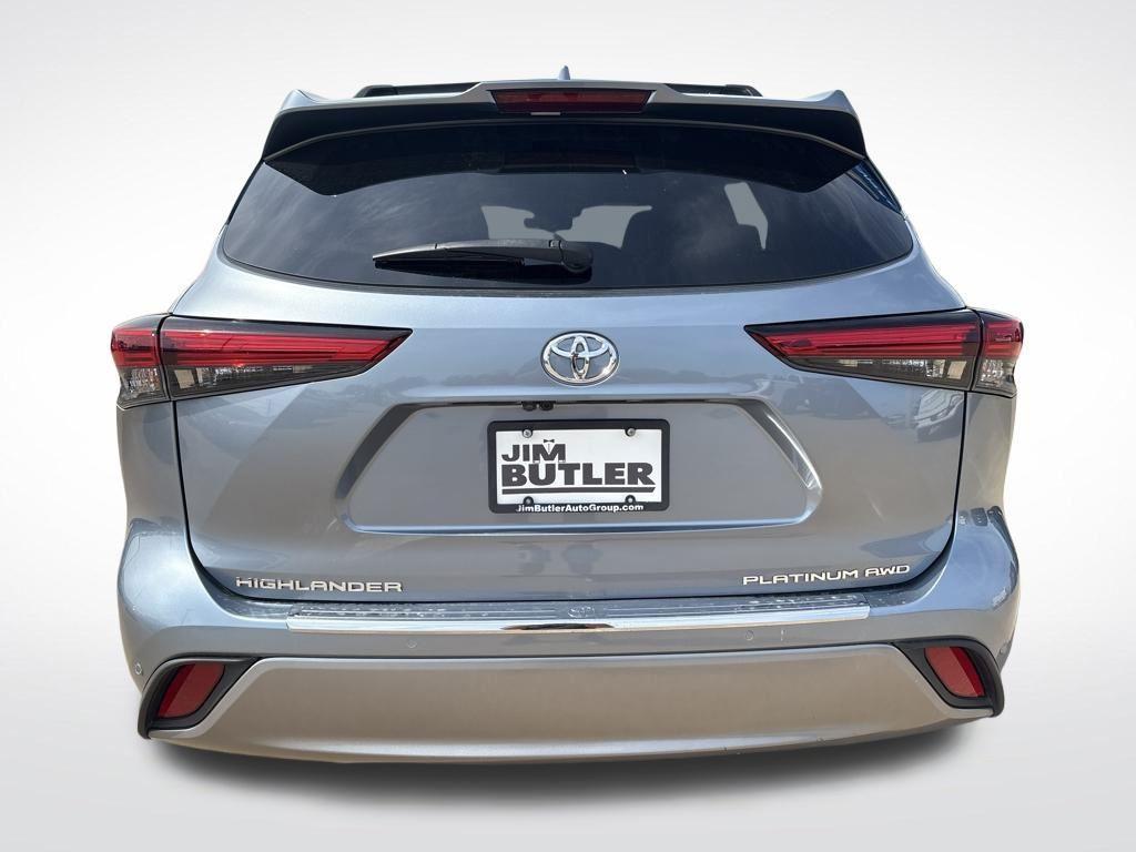 used 2023 Toyota Highlander car, priced at $42,917