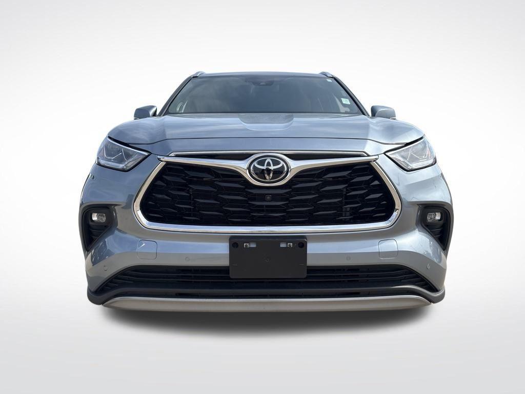 used 2023 Toyota Highlander car, priced at $42,917
