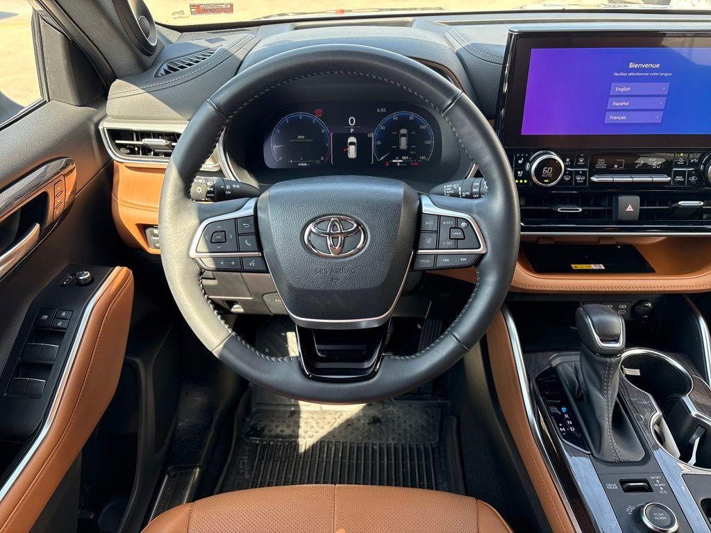 used 2023 Toyota Highlander car, priced at $42,917