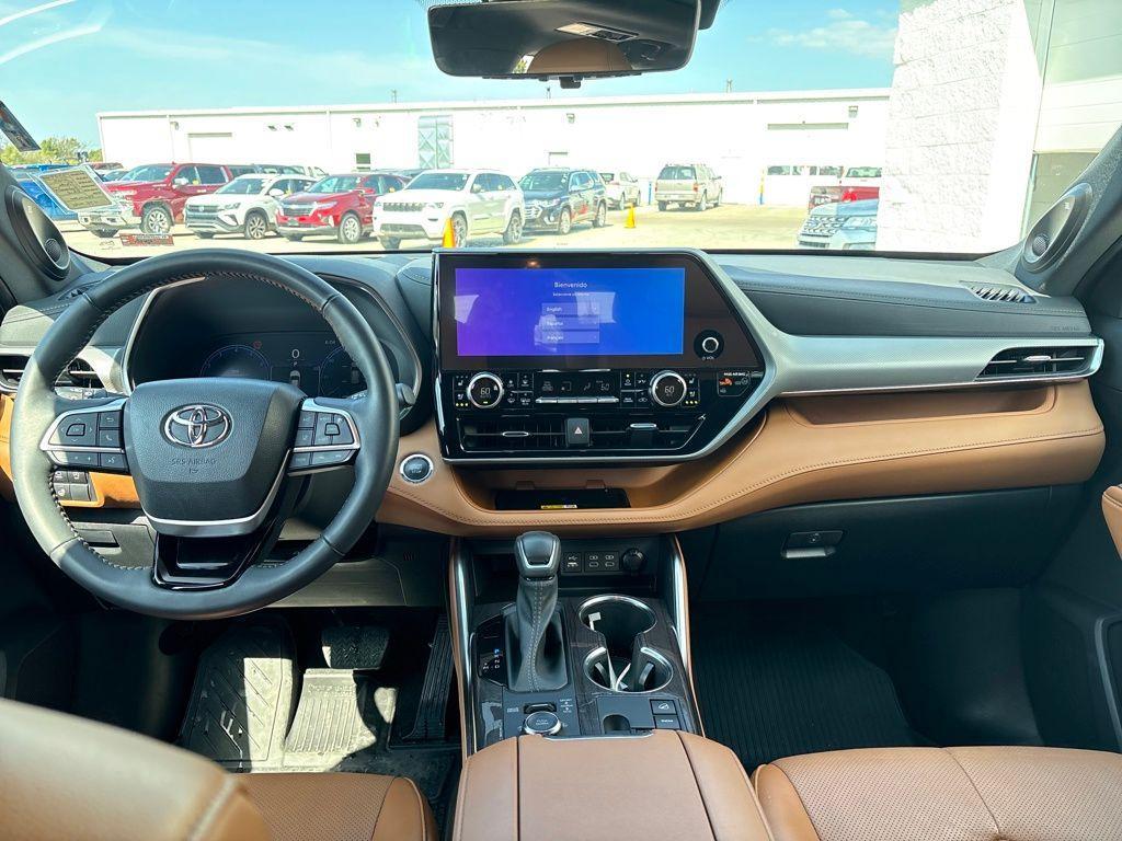 used 2023 Toyota Highlander car, priced at $42,917