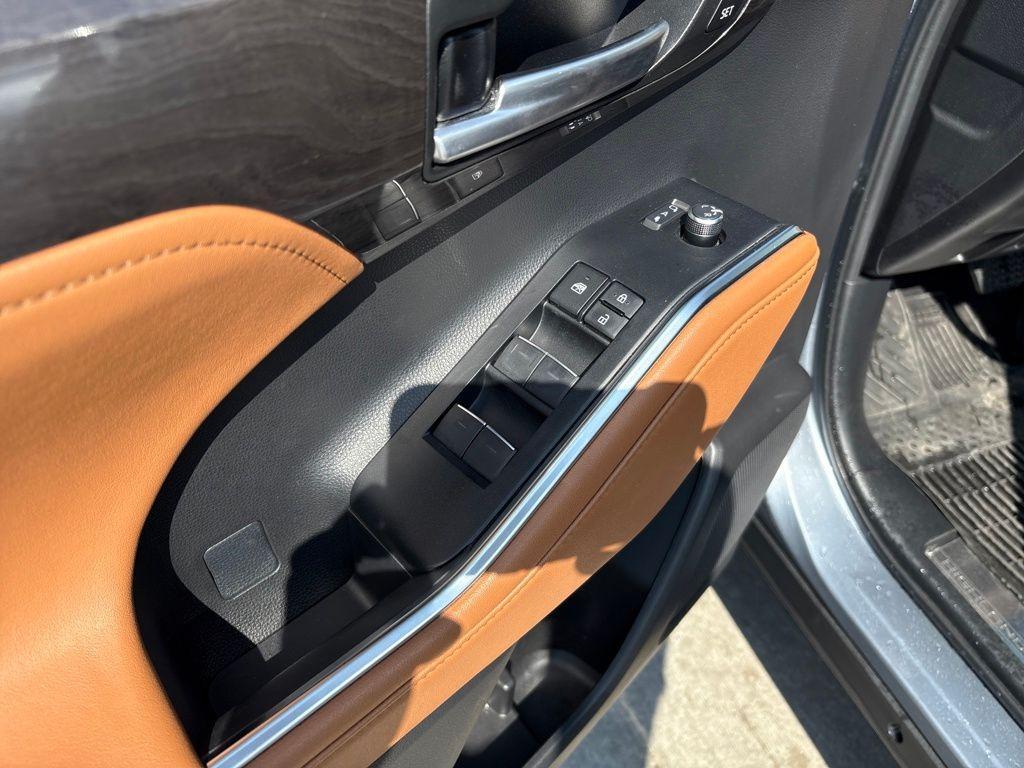 used 2023 Toyota Highlander car, priced at $42,917