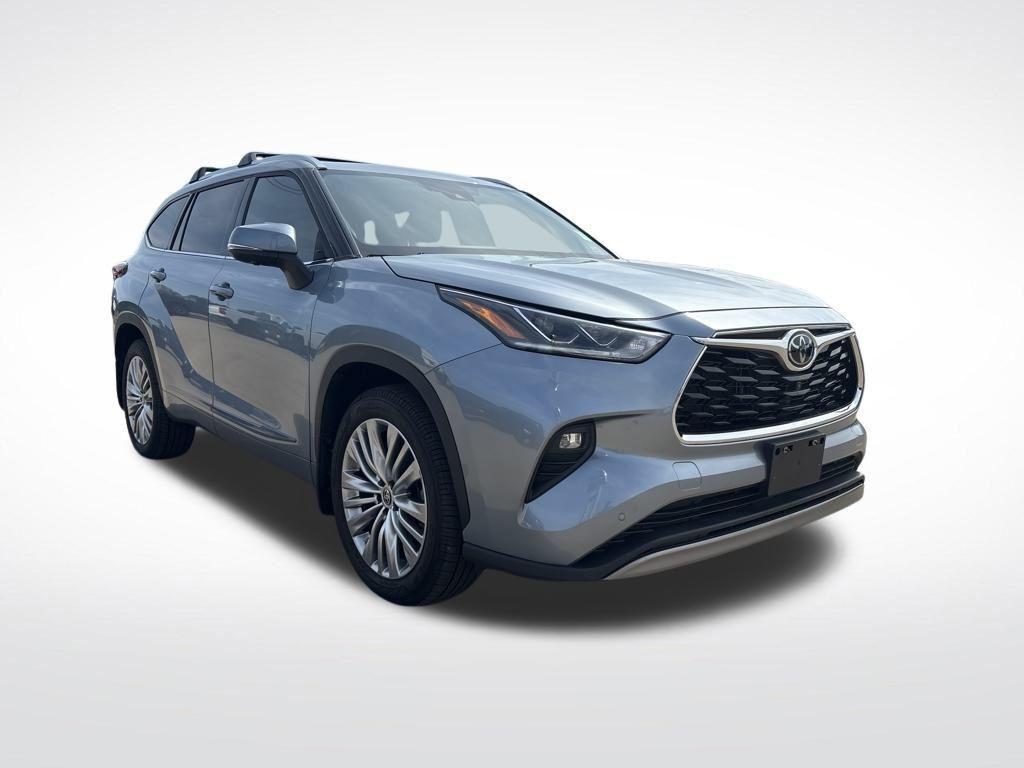 used 2023 Toyota Highlander car, priced at $42,917