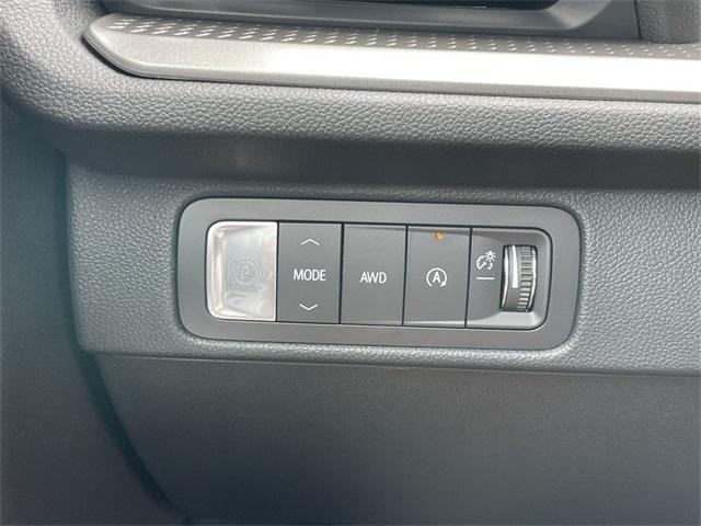 new 2025 Chevrolet Traverse car, priced at $44,940
