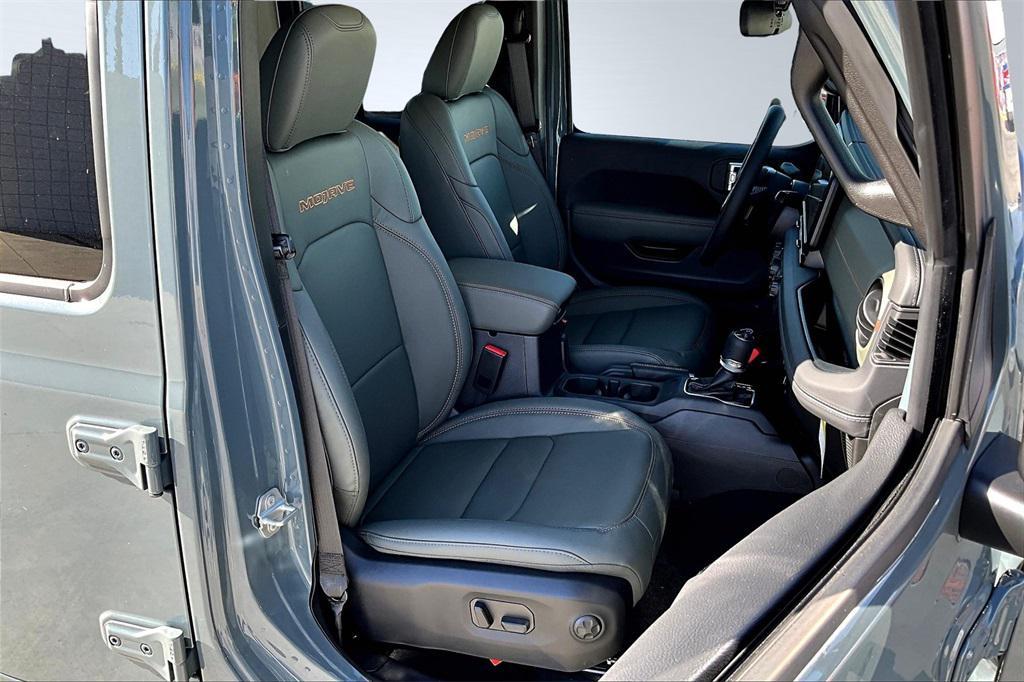 new 2025 Jeep Gladiator car, priced at $55,500