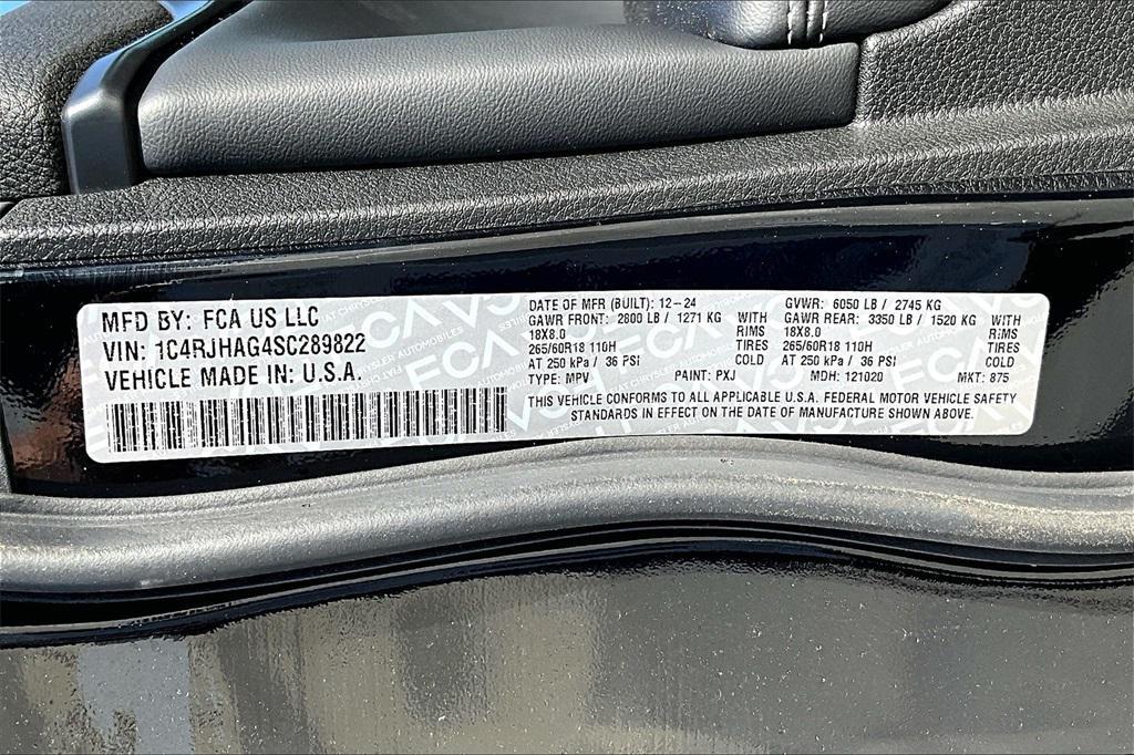 new 2025 Jeep Grand Cherokee car, priced at $38,250