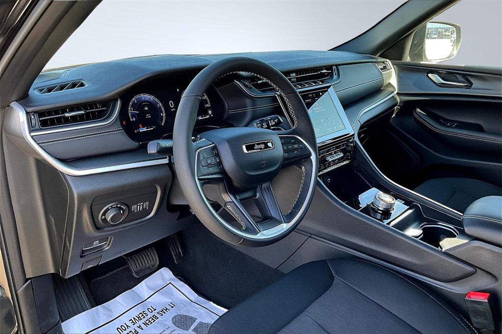 new 2025 Jeep Grand Cherokee car, priced at $38,250
