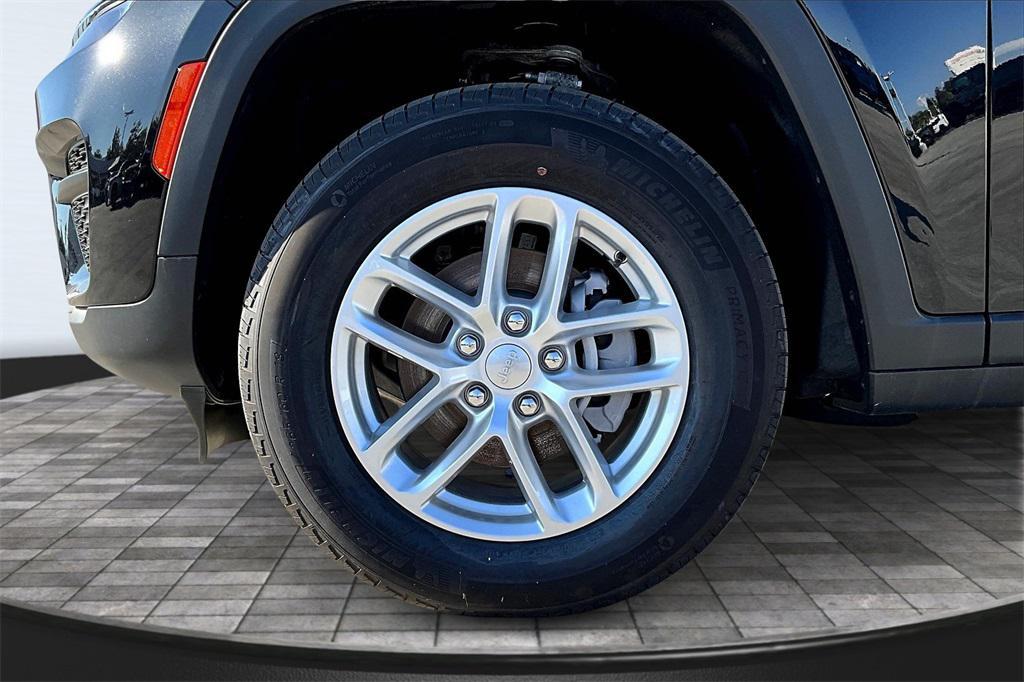 new 2025 Jeep Grand Cherokee car, priced at $38,250