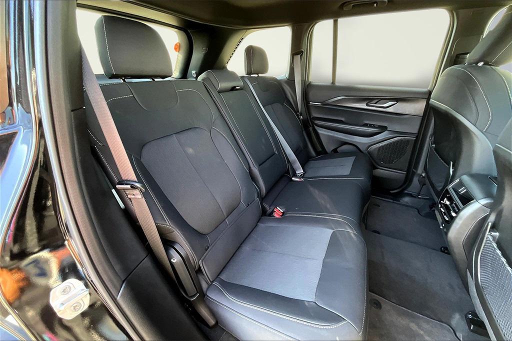 new 2025 Jeep Grand Cherokee car, priced at $38,250