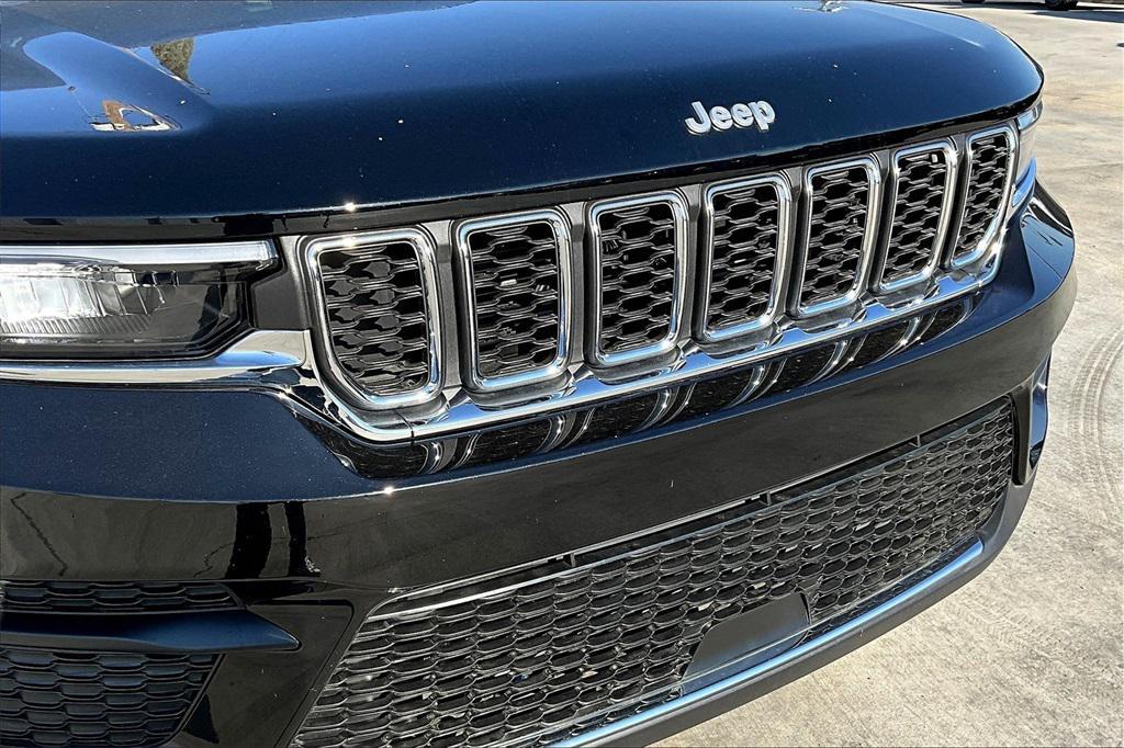 new 2025 Jeep Grand Cherokee car, priced at $38,250