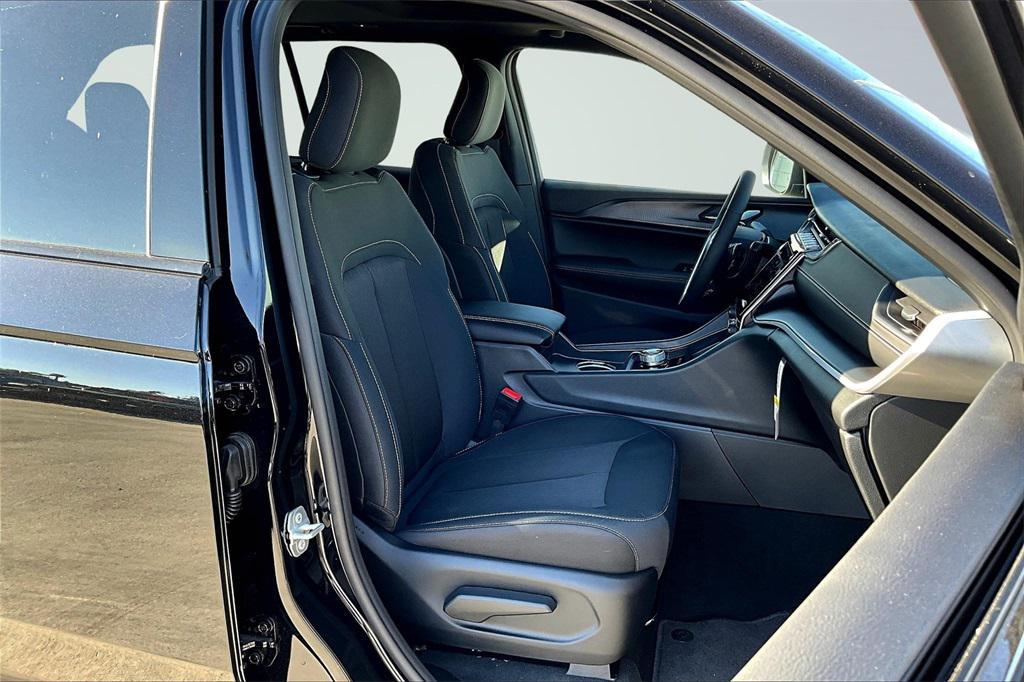 new 2025 Jeep Grand Cherokee car, priced at $38,250