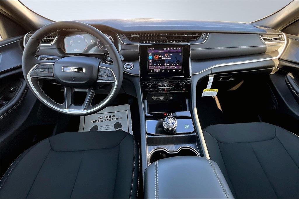 new 2025 Jeep Grand Cherokee car, priced at $38,250