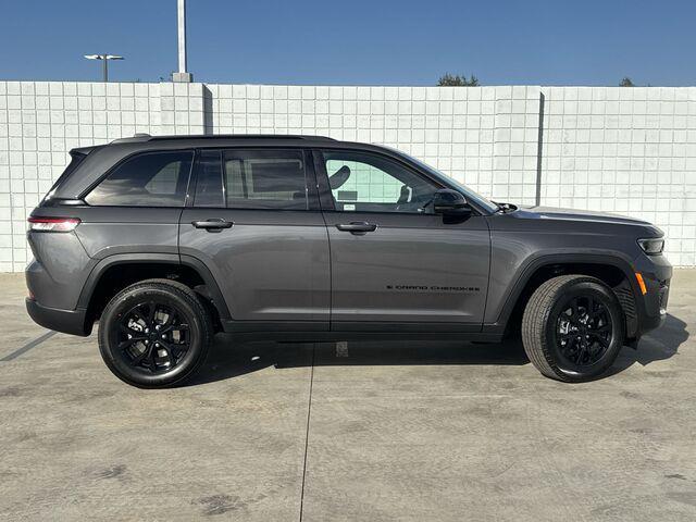 new 2025 Jeep Grand Cherokee car, priced at $42,599